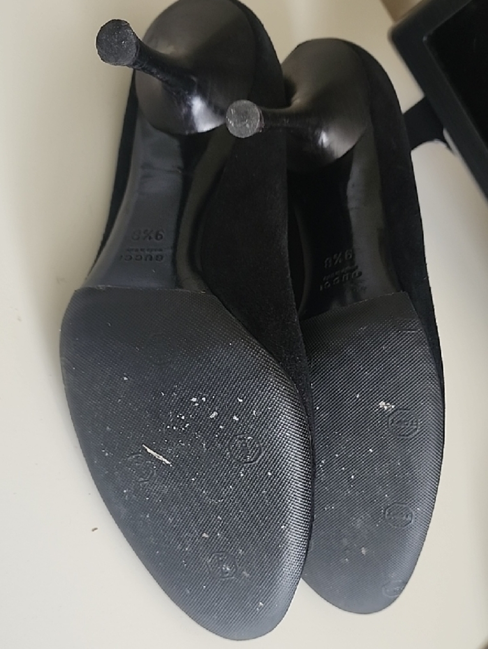 Gucci Black Suede Pumps Logo Insole- AUTHENTIC IN GREAT CONDITION - Picture 4 of 7